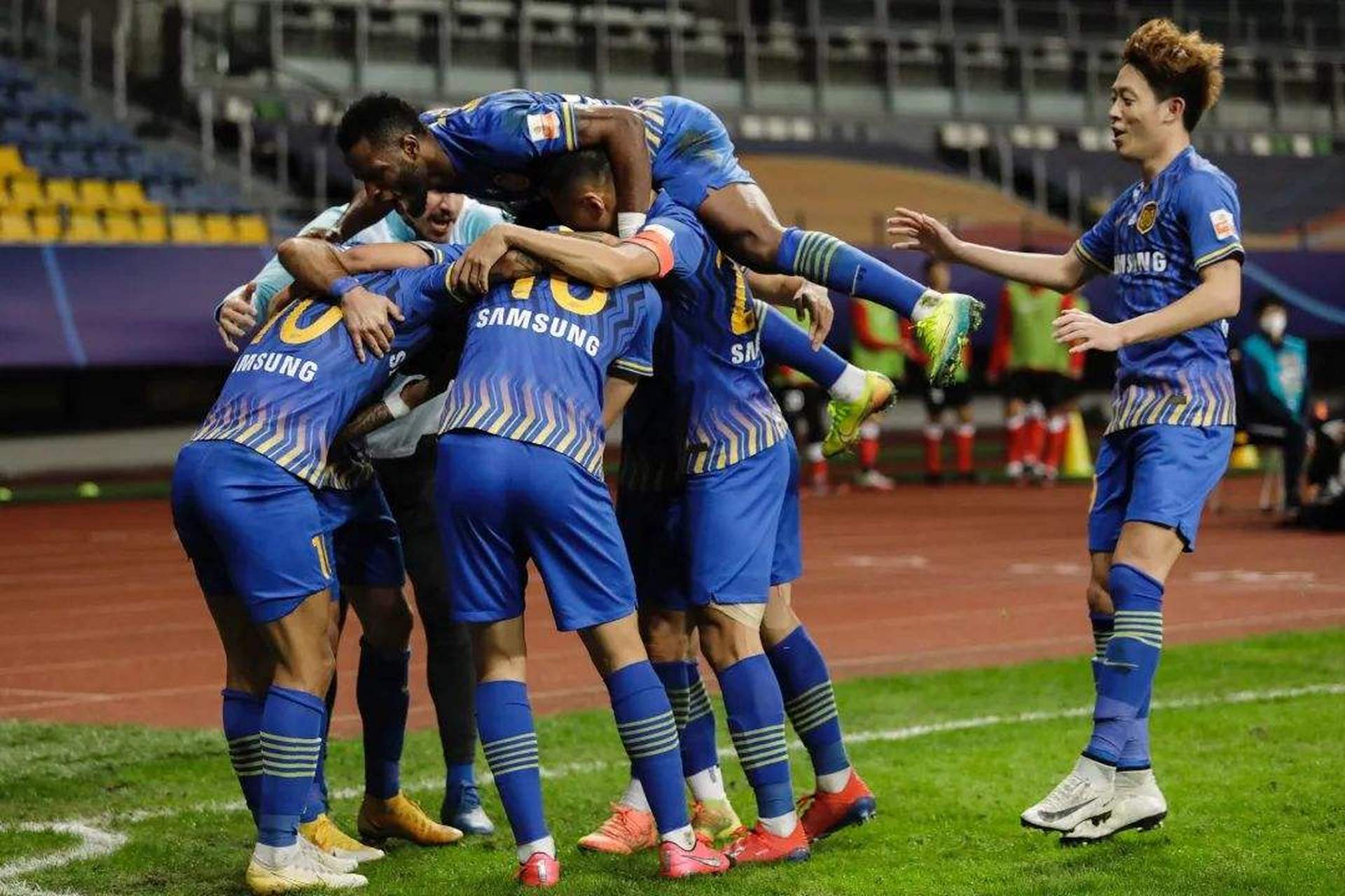 爱游戏入口 -杨鸣带领五位主帅亮相nba夏季联赛